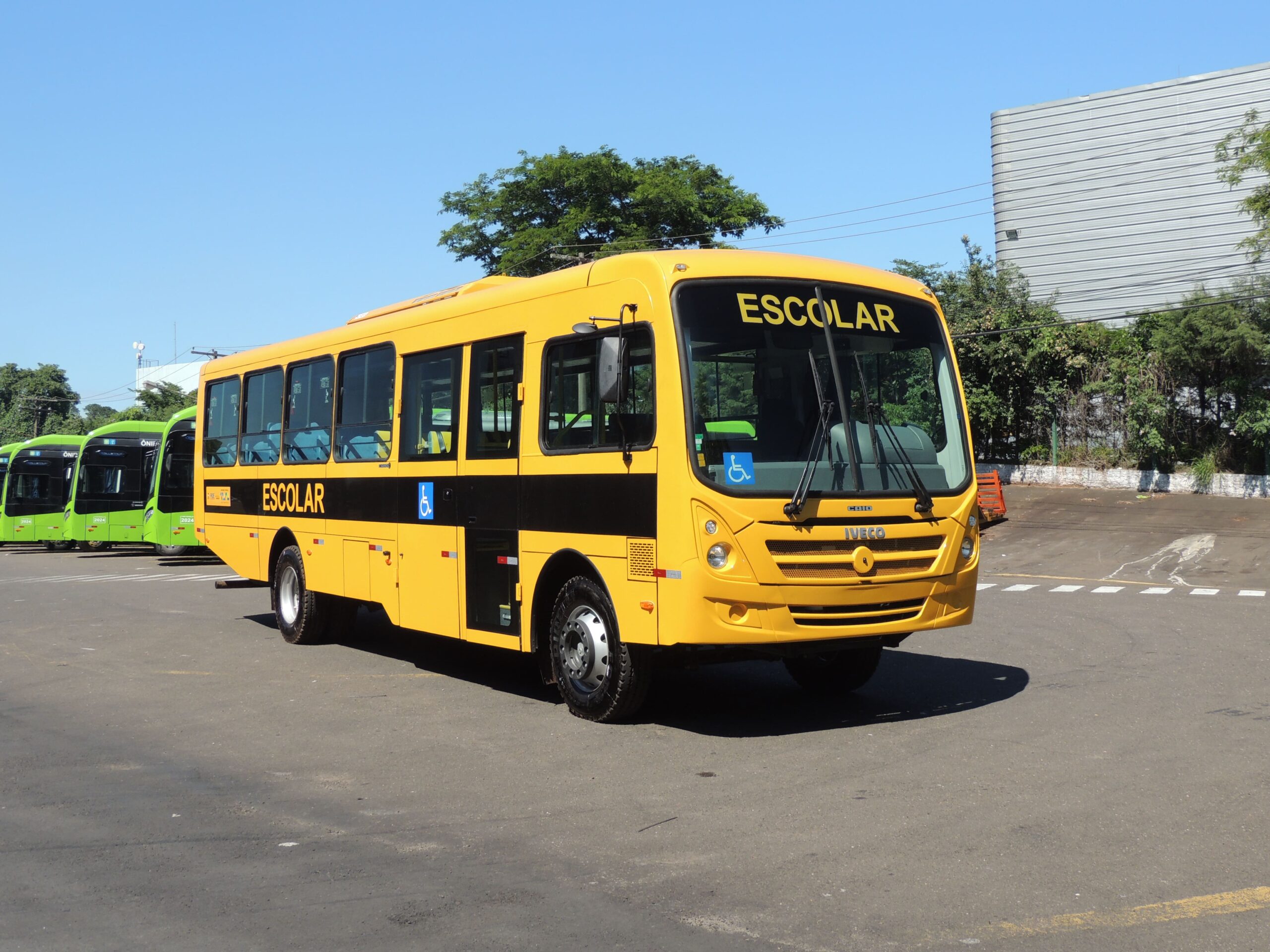 FNDE encerra 2024 com mais de 2,5 mil ônibus escolares entregues pelo programa Caminho da Escola