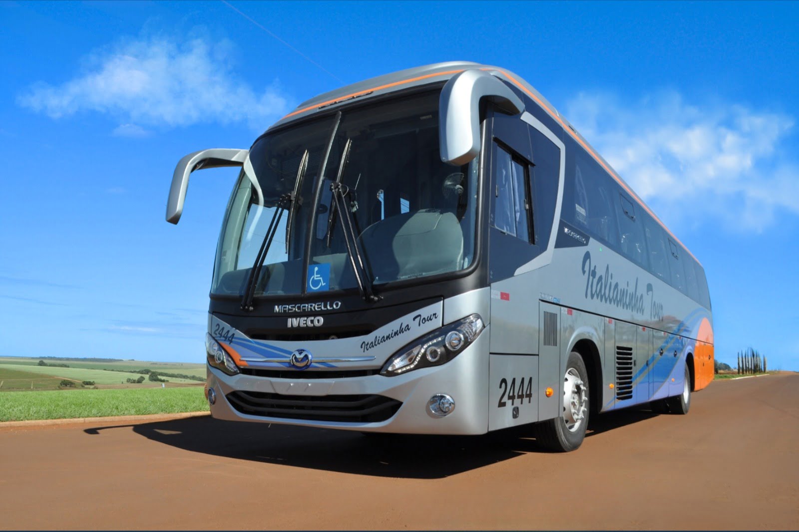 Empresa Italianinha Tour renova frota de ônibus com chassi Iveco