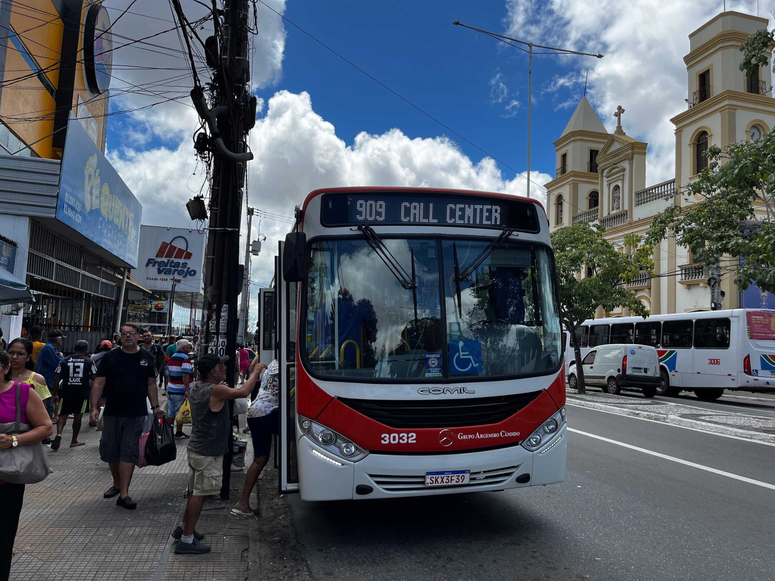 Ônibus gratuitos atingem recorde de passageiros em Campina Grande (PB)