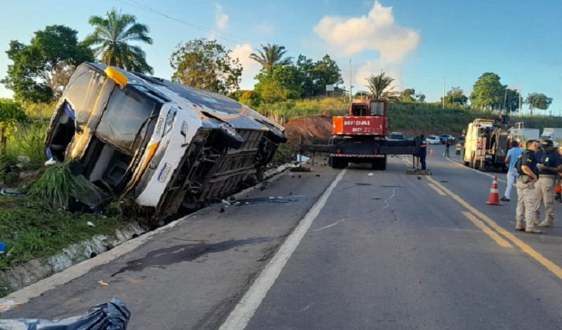Acidente em ônibus de turismo deixa oito mortos e 23 feridos na Bahia 5 Lenio Cidreira Liberdade News