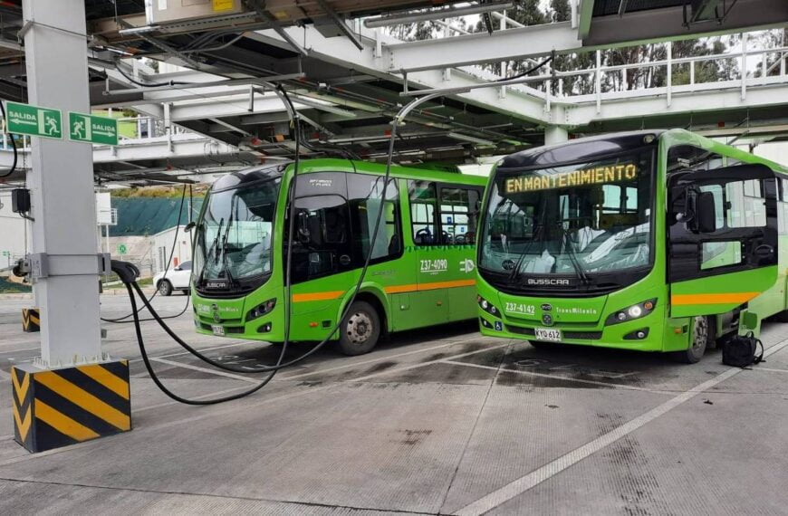 Bogotá lidera expansão de ônibus elétricos na América Latina