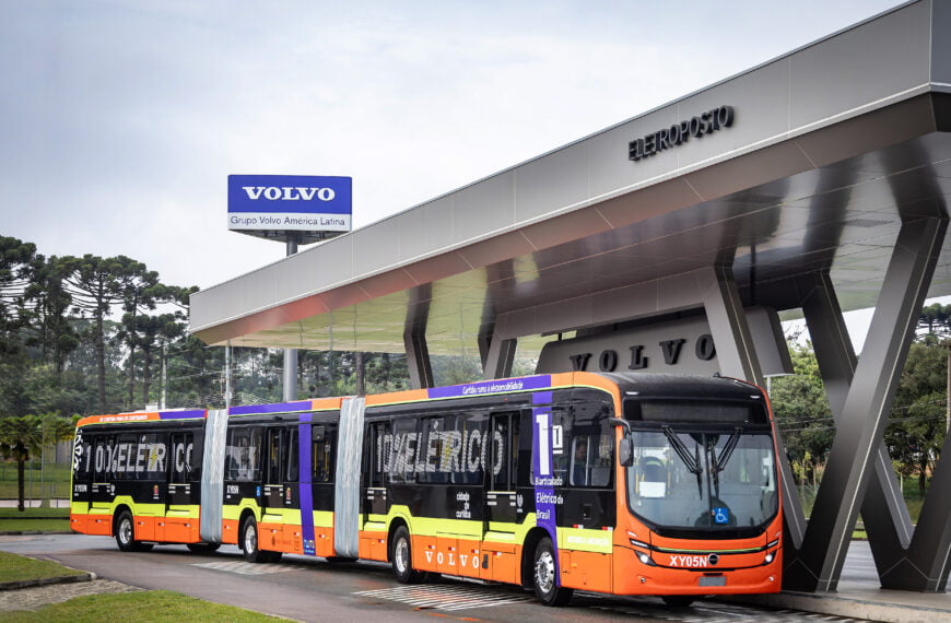 Volvo inicia programa de validação de ônibus biarticulados 100% elétricos na América Latina