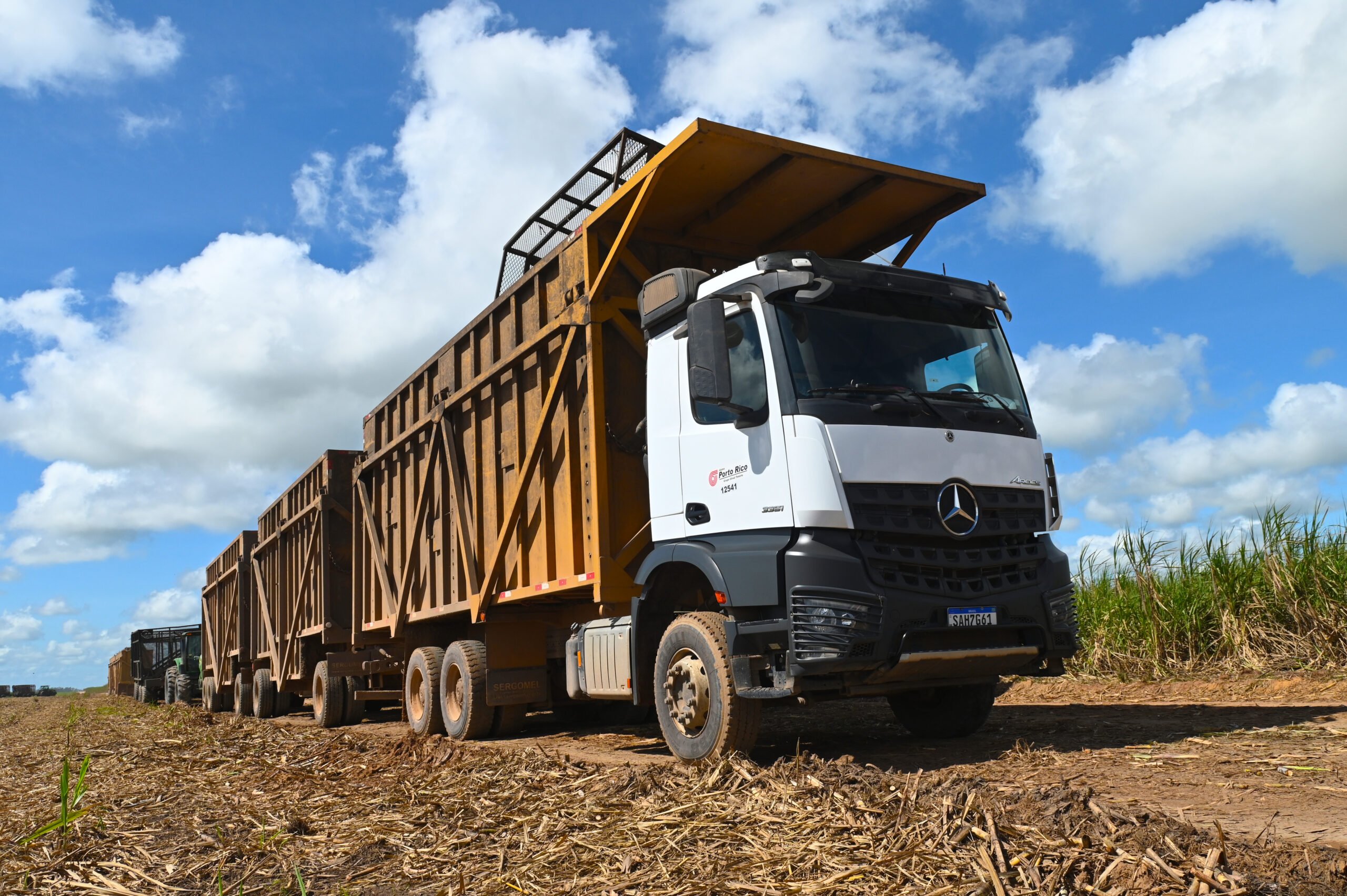 Mercedes-Benz Arocs se destaca na colheita de cana em Alagoas