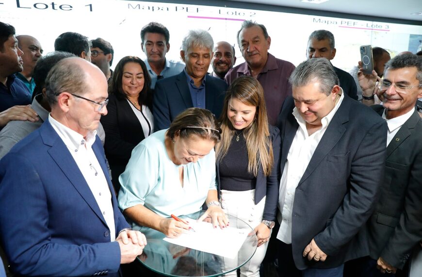 Governadora do RN assina ordem de serviço para restauração de novo lote de rodovias estaduais