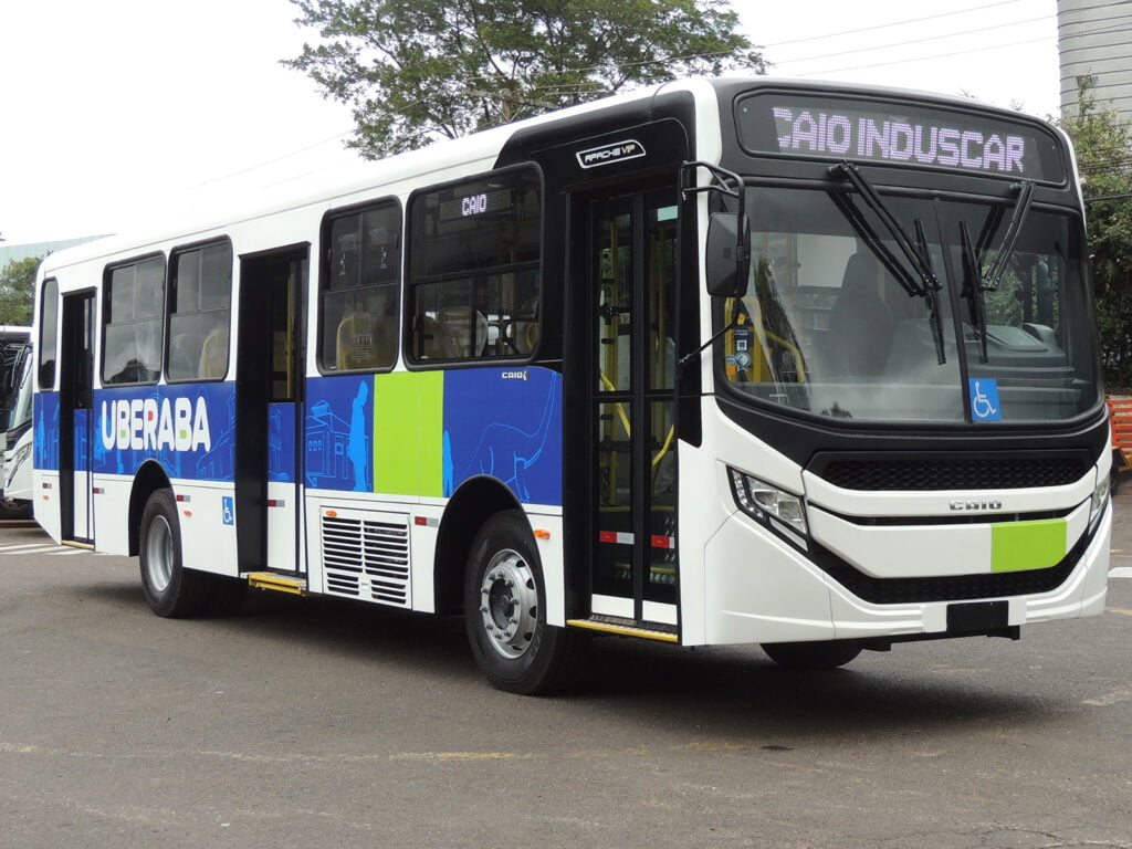 29 ônibus novos são entregues pela Caio Induscar em Uberaba 2 29 ônibus novos são entregues pela Caio Induscar em Uberaba