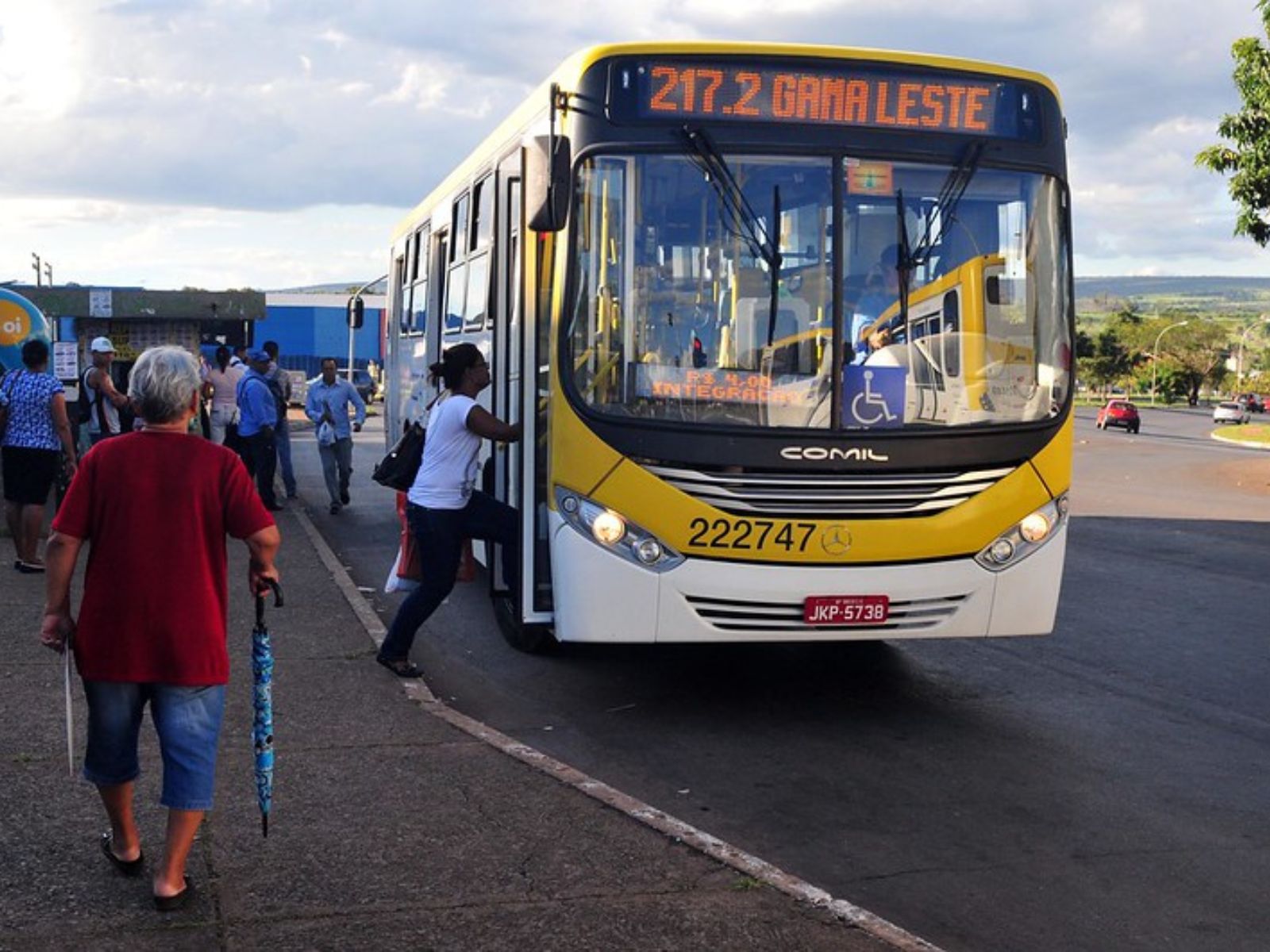 Ônibus do Distrito Federal deixarão de aceitar pagamento em dinheiro até o final do ano