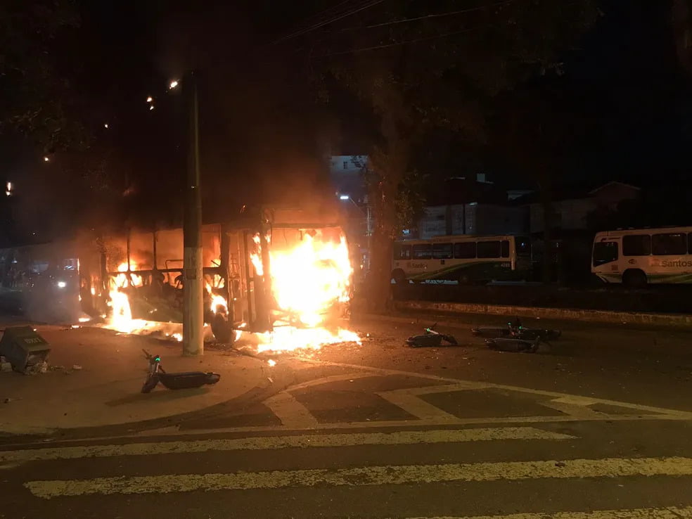 Viação Piracicabana desiste de processo que pedia reparação após ônibus queimados em Santos 4 Silvio Luiz G1 Santos