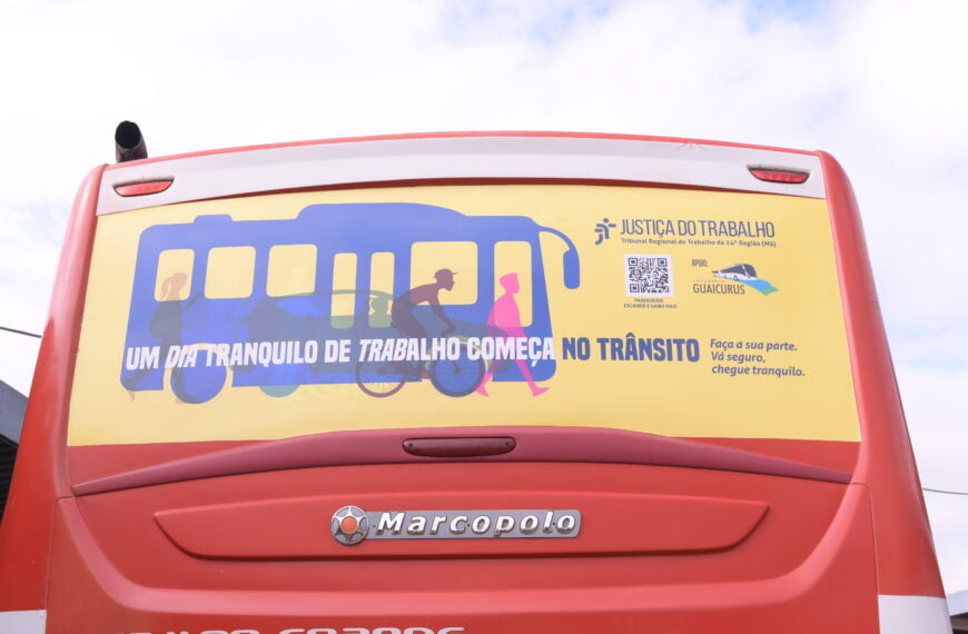 Ônibus com mensagens de conscientização sobre trânsito circulam em Campo Grande