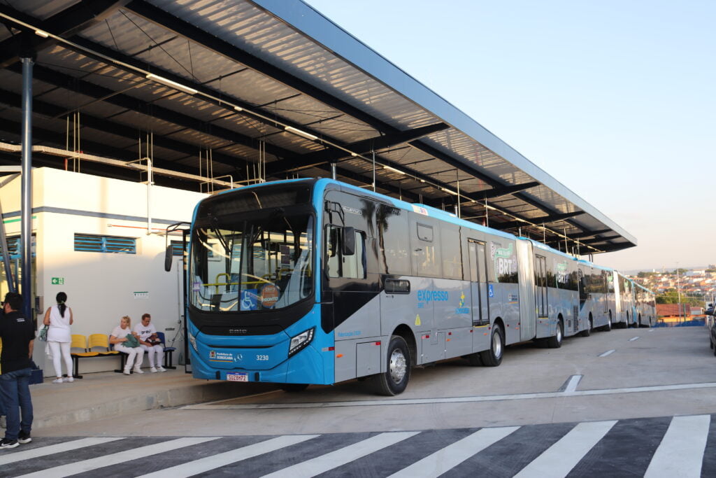 BRT Sorocaba promove conscientização para um trânsito seguro durante o "Maio Amarelo 2024" 4 noticias.sorocaba.sp .gov .br terminal ipiranga e corredor oeste do brt sao entregues e sistema comeca a operar neste sabado 4 img 6441