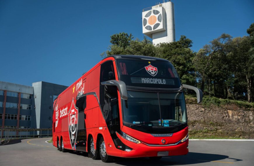 Esporte Clube Vitória recebe novo ônibus