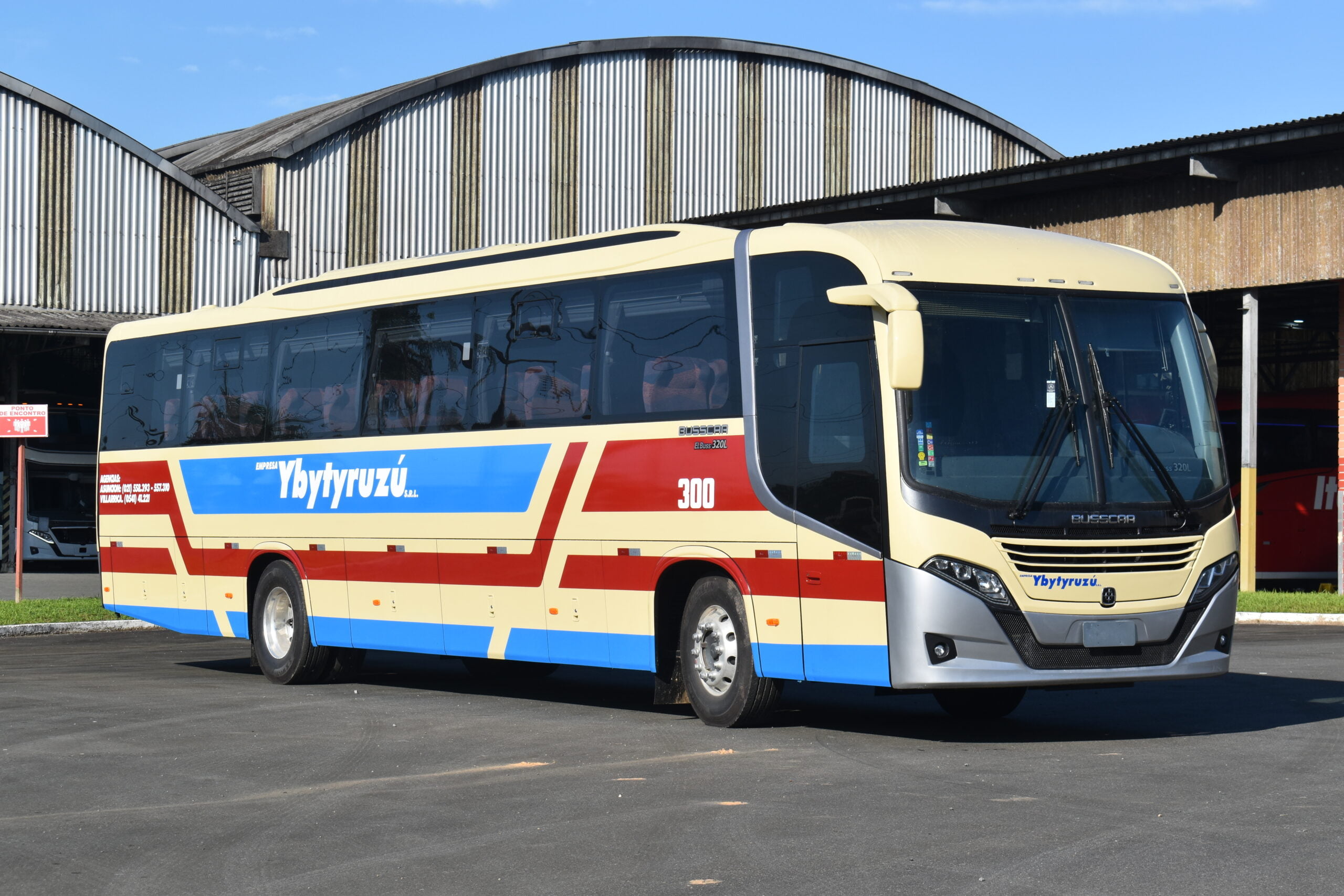 Busscar exporta dois ônibus El Buss 320L para empresa paraguaia