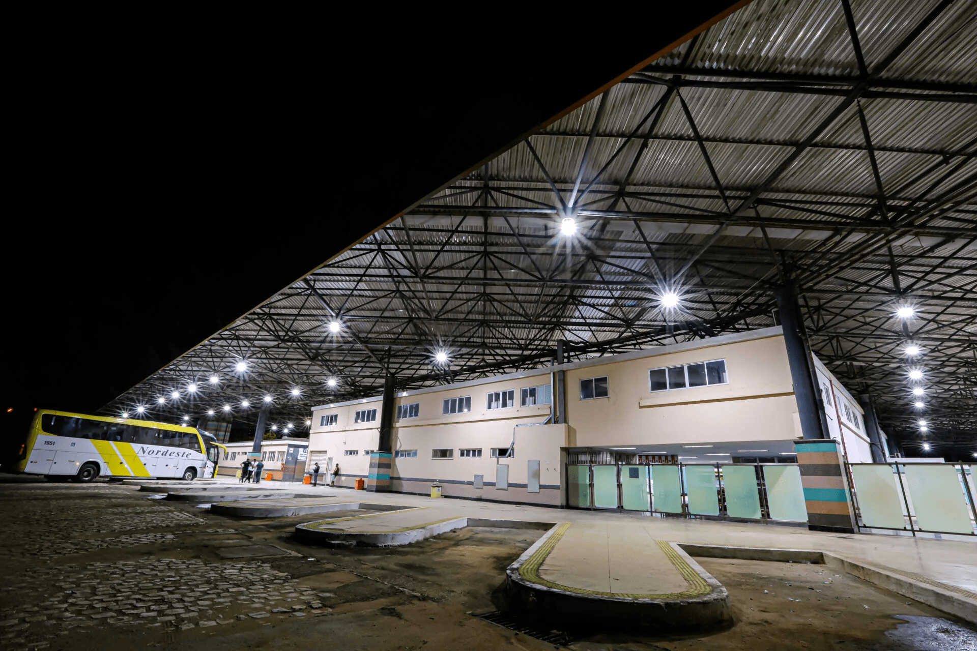 Terminal rodoviário de Mossoró recebe modernização com lâmpadas de LED