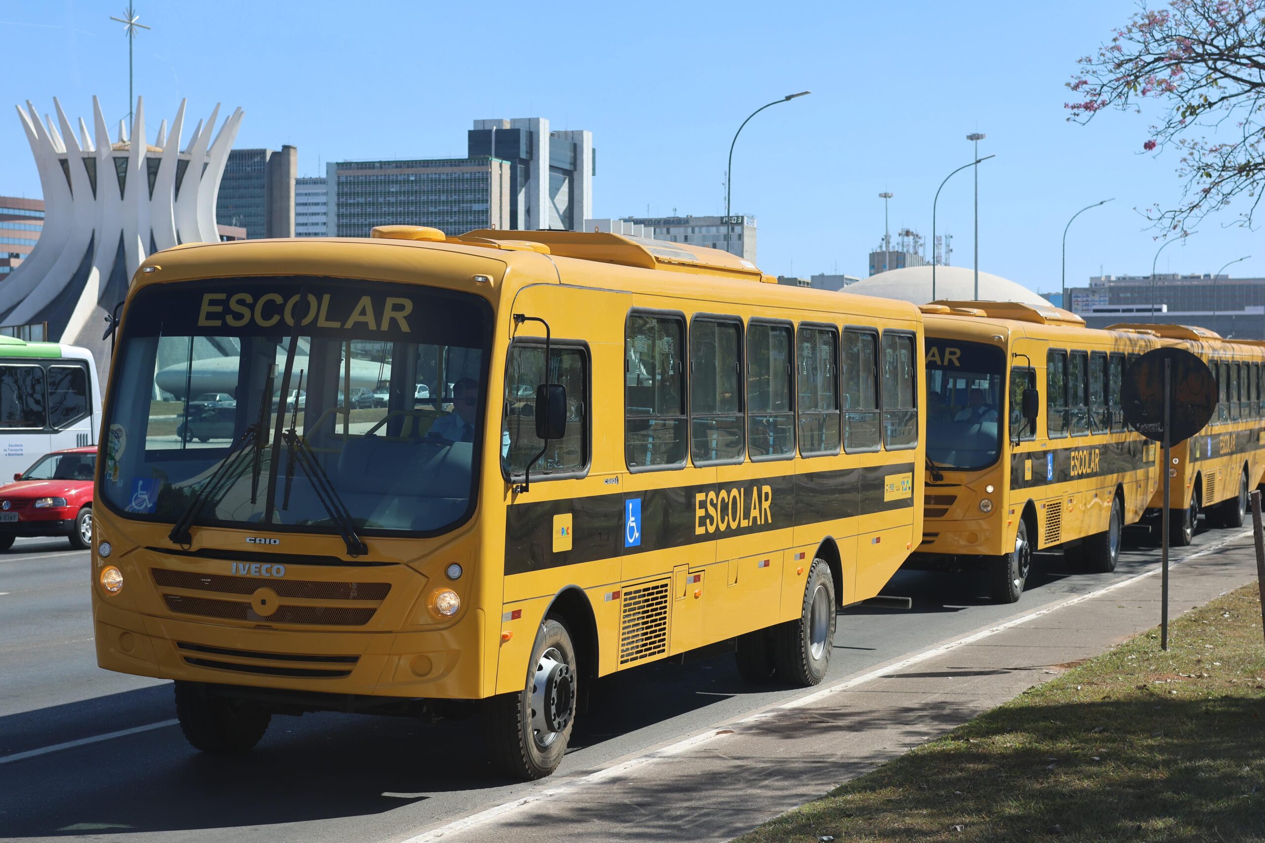 IVECO entrega primeiros 100 ônibus escolares do Novo PAC Seleções