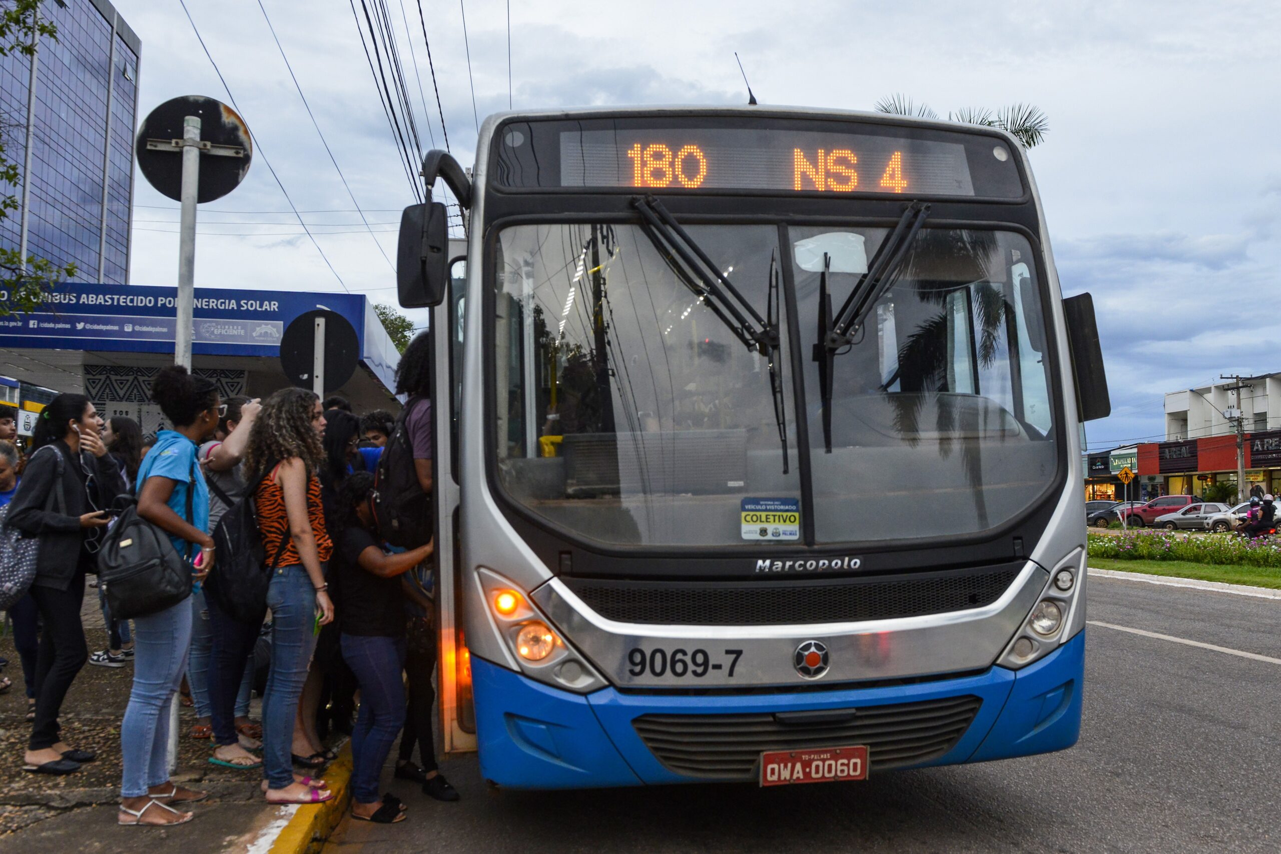 Palmas testa novo sistema de pagamento por aproximação no transporte coletivo
