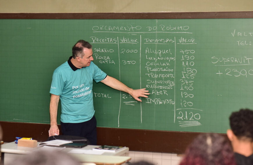 Volvo Financial Services e Junior Achievement levam educação financeira a estudantes de Curitiba