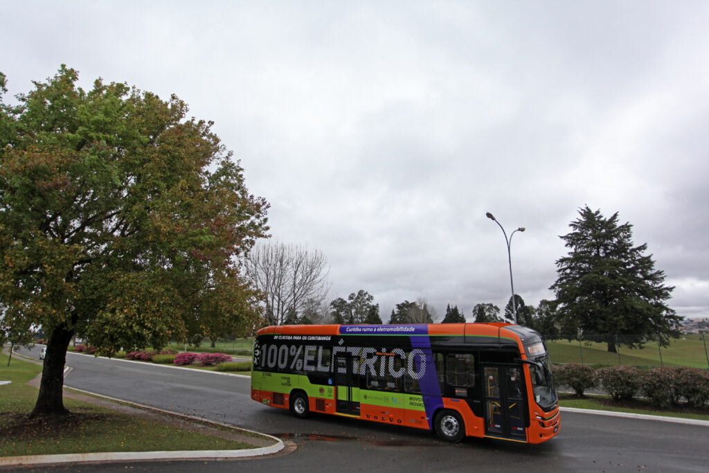 Volvo BZL Elétrico inicia operação regular em Curitiba 3 Volvo BZL 28 Volvo