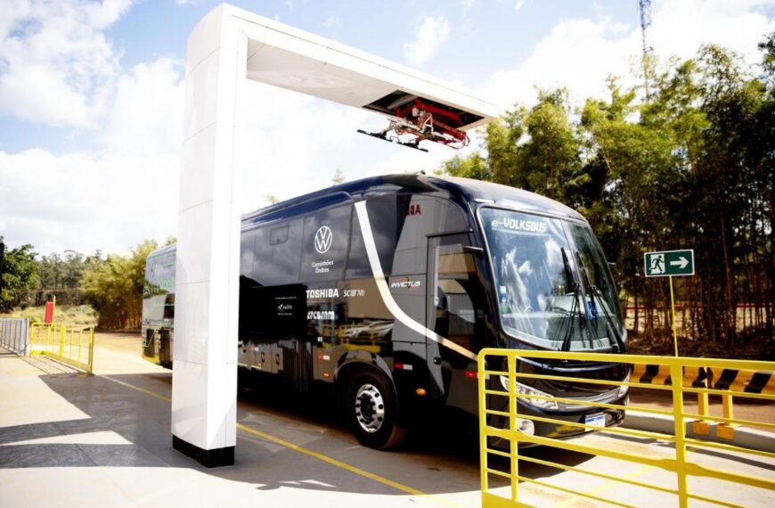 Eletrificação de ônibus urbanos impulsiona novos negócios e profissões para fabricantes na Europa