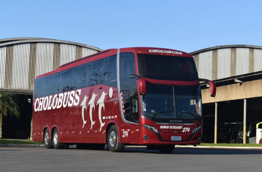 Busscar entrega ônibus novo para empresa do Uruguai