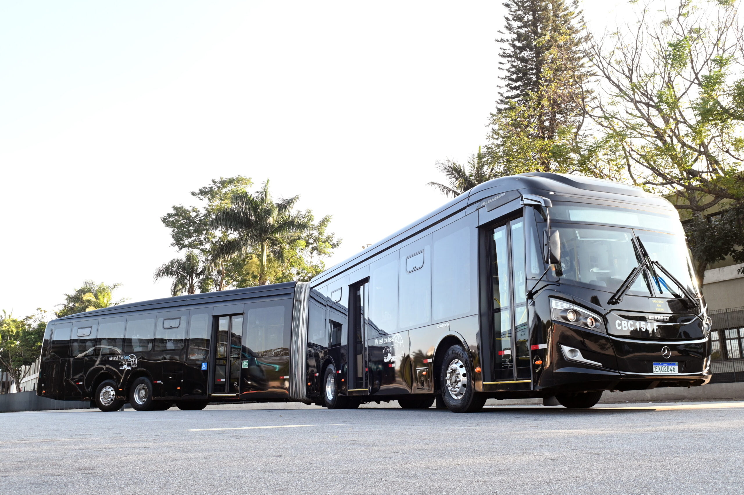 Mercedes-Benz apresenta linha de chassis Euro 6 para ônibus articulados e BRT