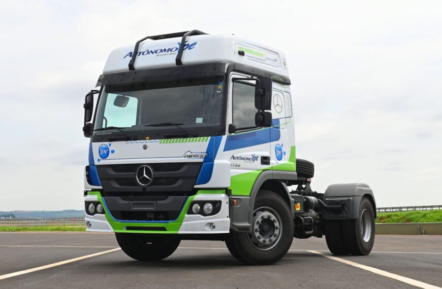 Mercedes-Benz do Brasil lidera com tecnologias avançadas de automação para caminhões em ambientes controlados