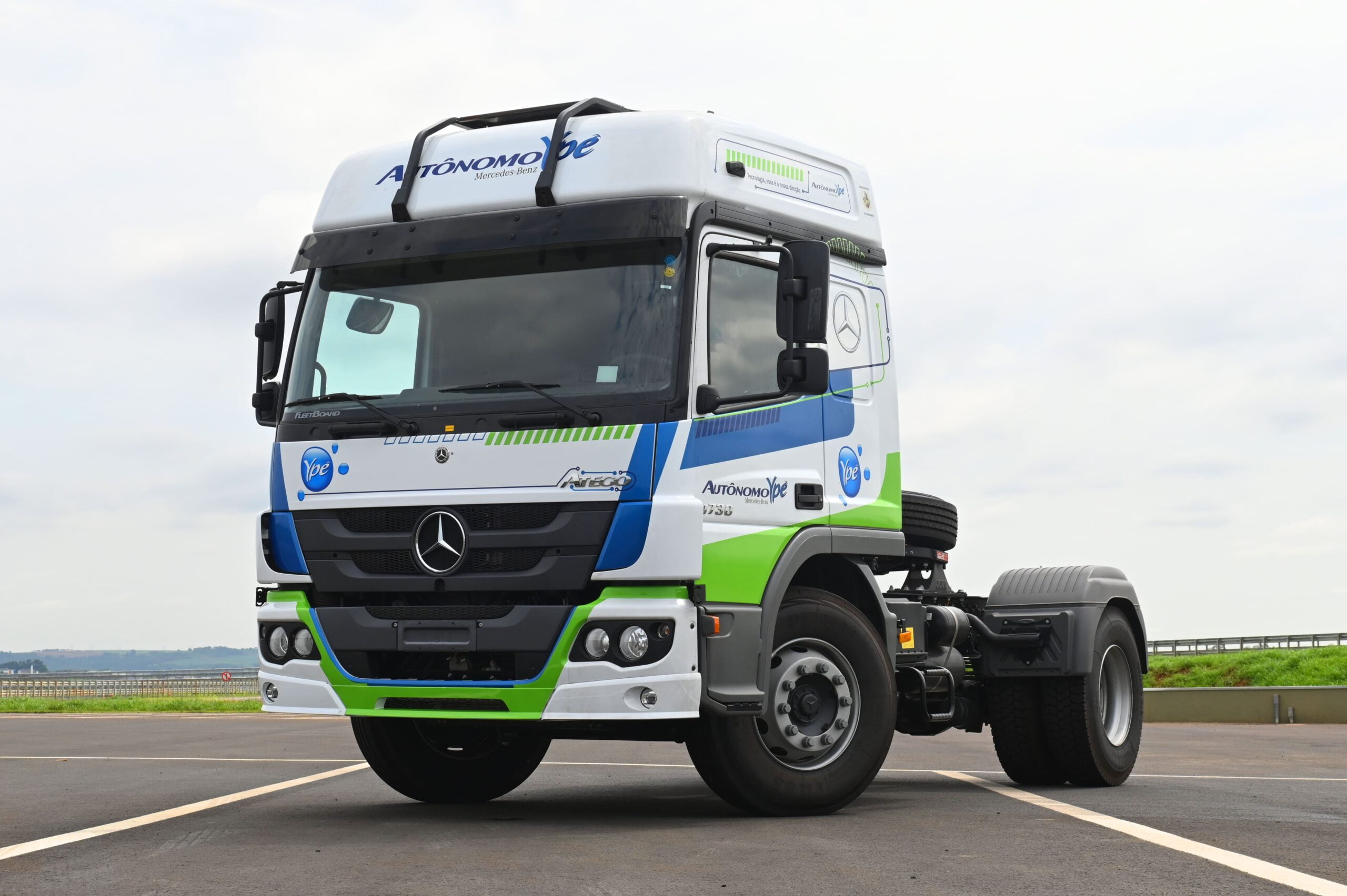 Mercedes-Benz do Brasil lidera com tecnologias avançadas de automação para caminhões em ambientes controlados