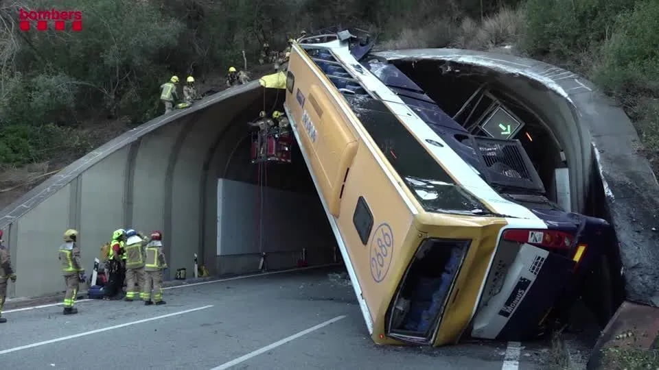 Ônibus capota em rodovia da Espanha e deixa dezenas de feridos 3 Divulgacao Reuters CNN