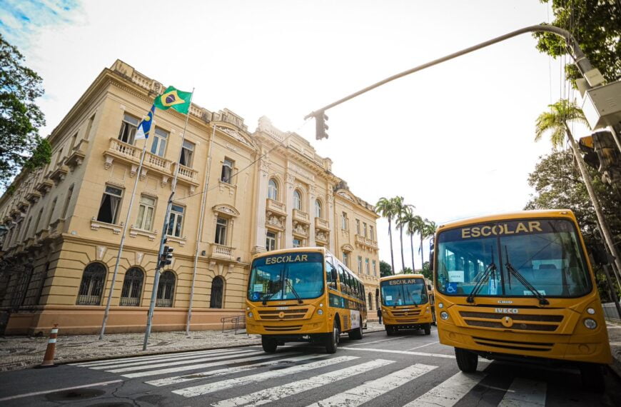 Iveco entrega 155 ônibus escolares ao Governo de Pernambuco