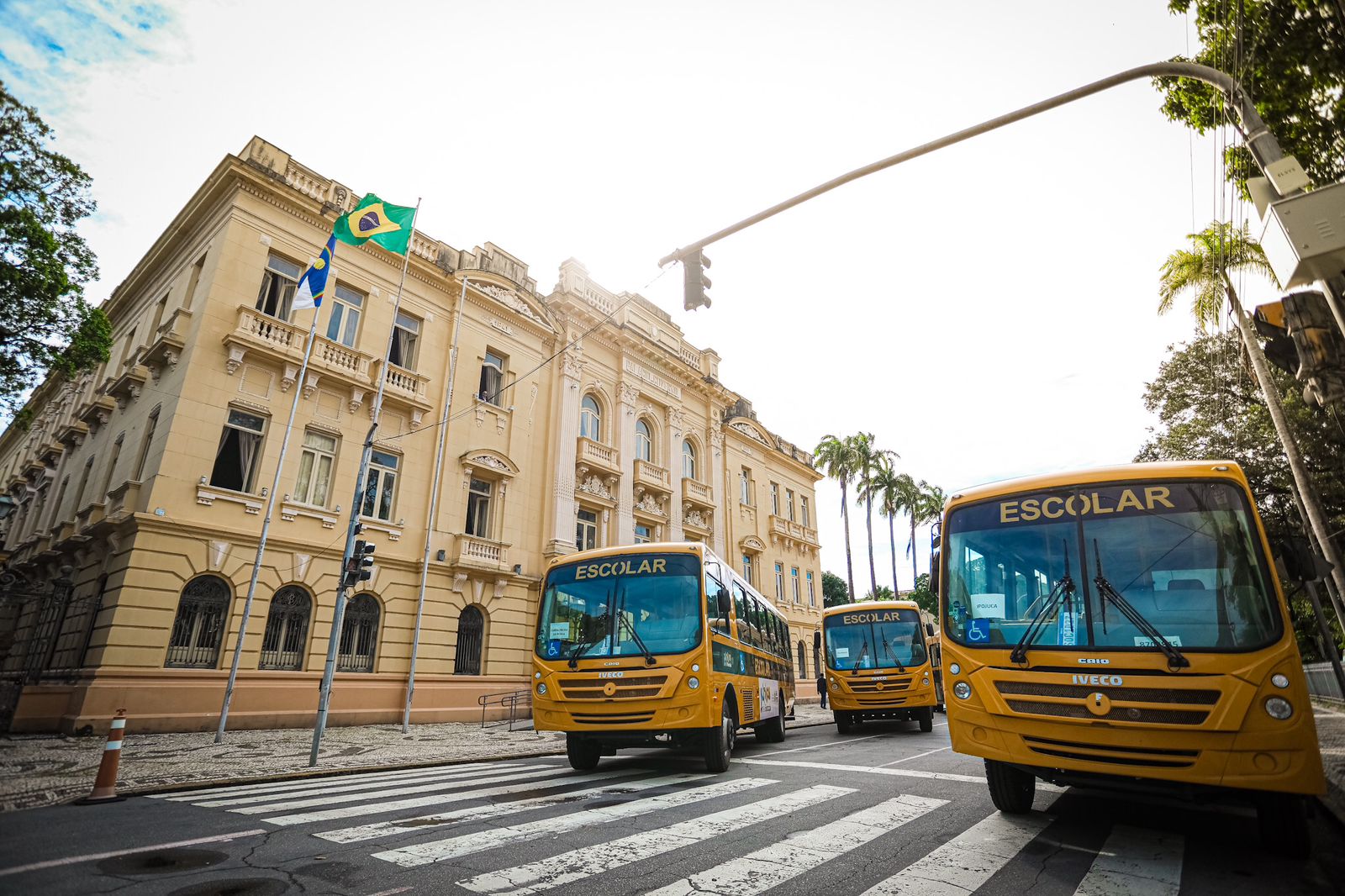 Iveco entrega 155 ônibus escolares ao Governo de Pernambuco