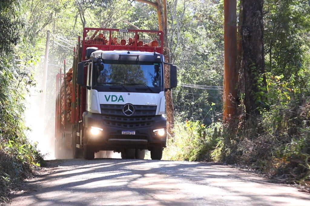 Mercedes-Benz Arocs é escolhido pela VDA para nova operação florestal em São Paulo 2 Mercedes-Benz Arocs é escolhido pela VDA para nova operação florestal em São Paulo