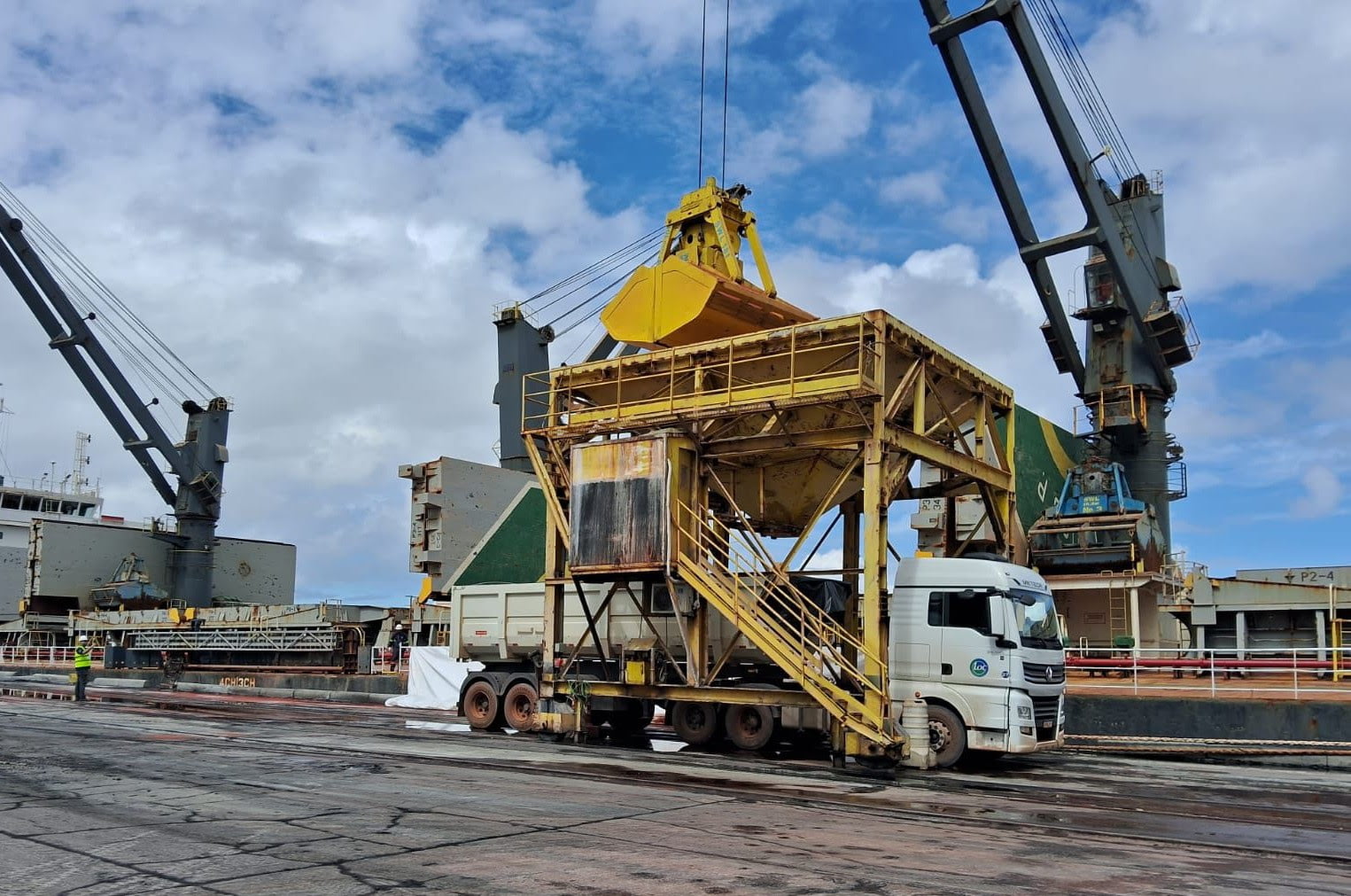 Loc Construções adquire 40 novos caminhões Volkswagen