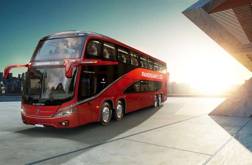 Busscar lança novo ônibus Panorâmico DD na família NB1
