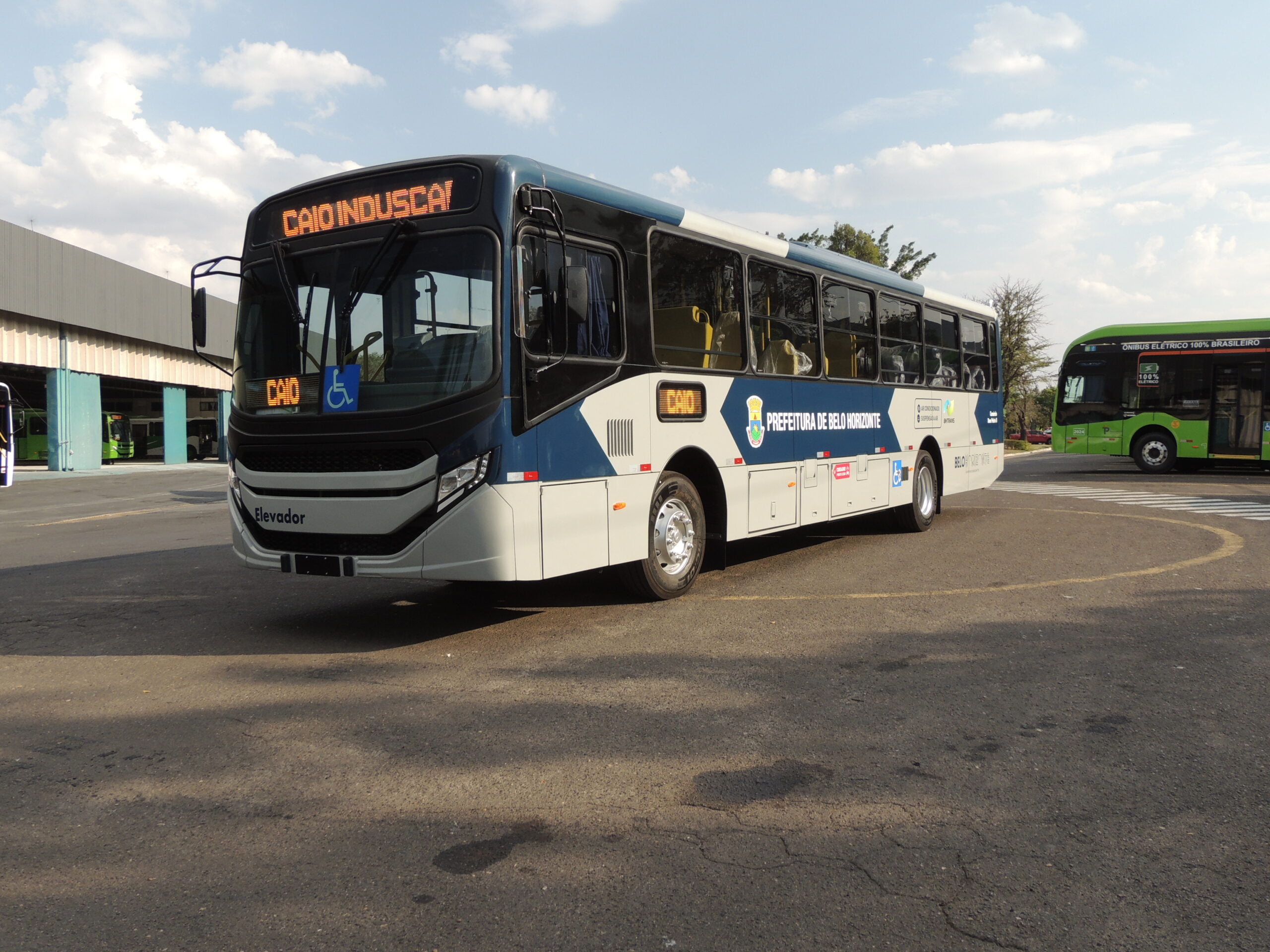 Prefeitura de Belo Horizonte anula verba da saúde e destina R$ 4,2 milhões a empresas de ônibus