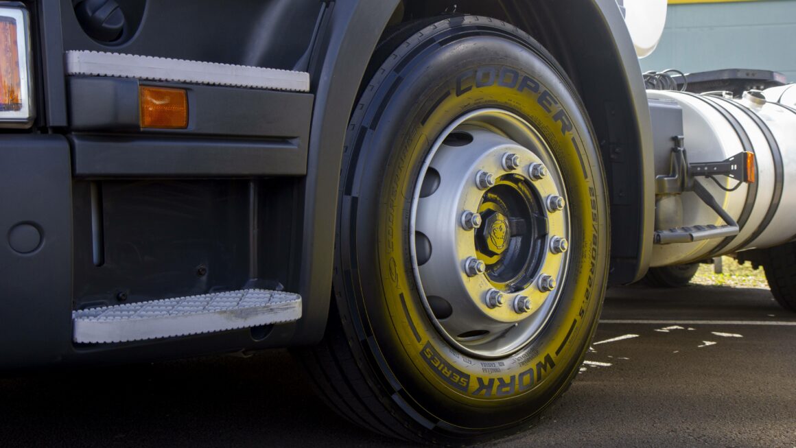Goodyear lança linha de pneus para caminhões e ônibus no Brasil
