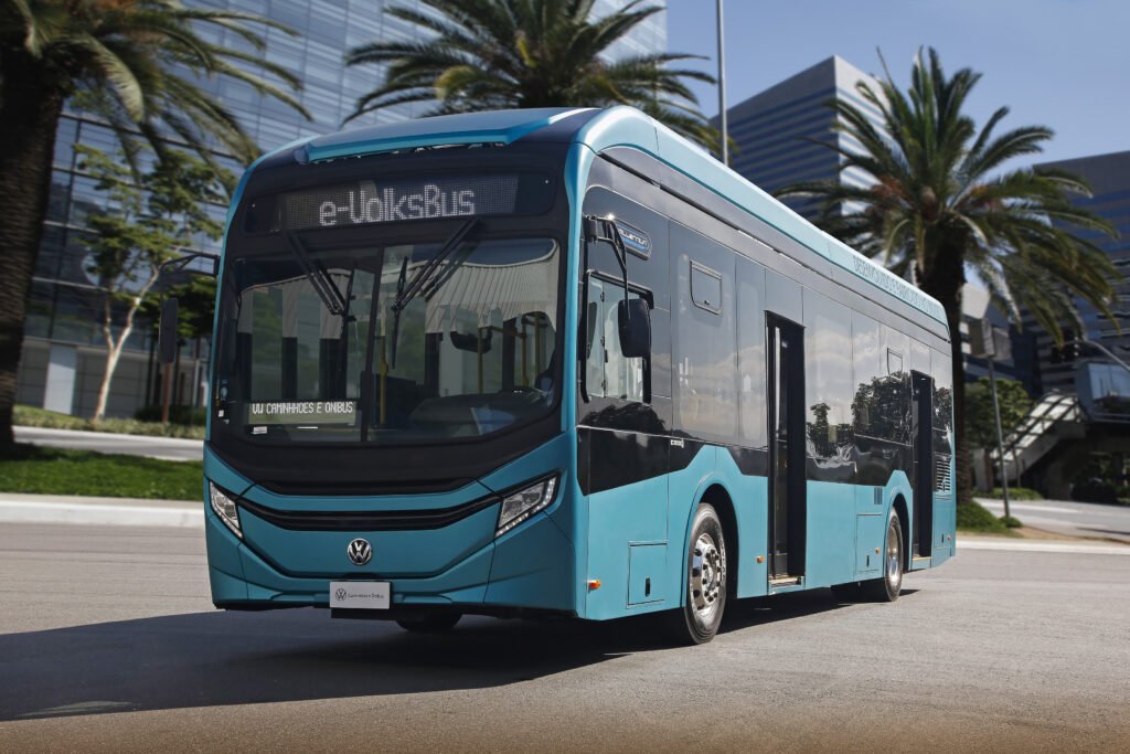 Volkswagen lança chassi de ônibus elétrico e novos modelos a diesel