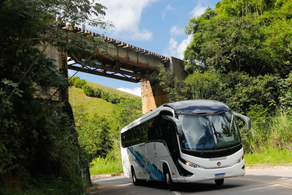 Volkswagen lança novo chassi Volksbus 18.320 SH