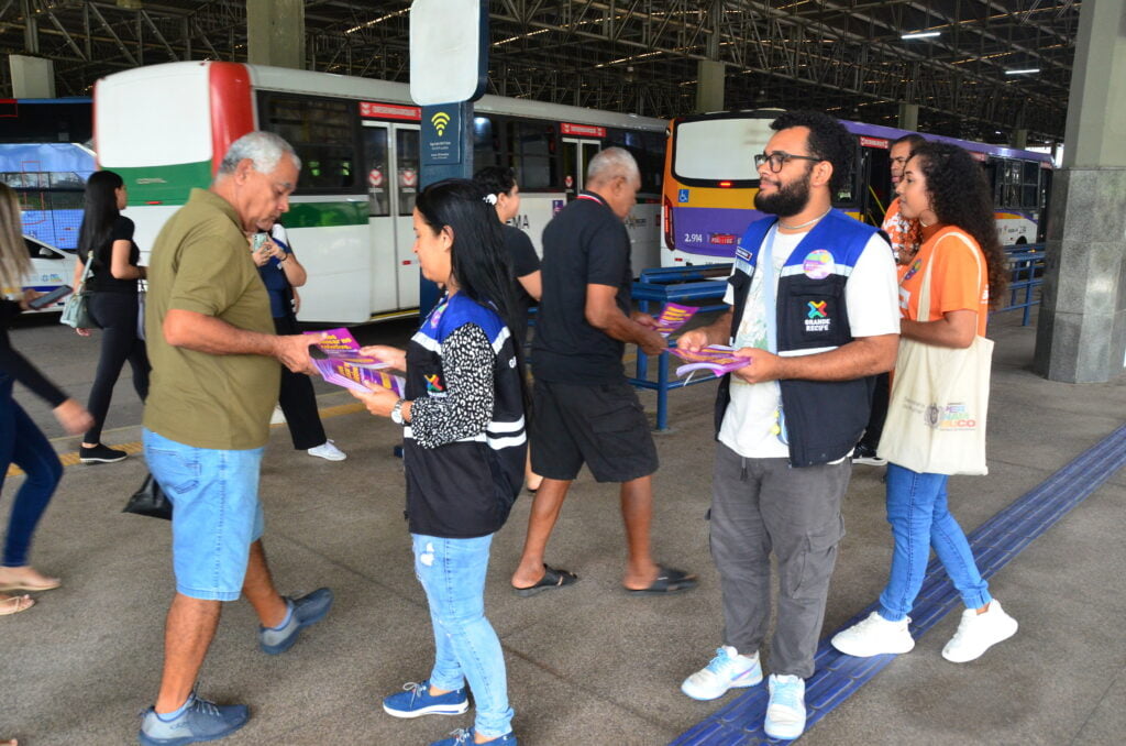 Ação no Terminal Rodoviário do Recife alerta para importunação sexual em ônibus 1 Ação no Terminal Rodoviário do Recife alerta para importunação sexual em ônibus