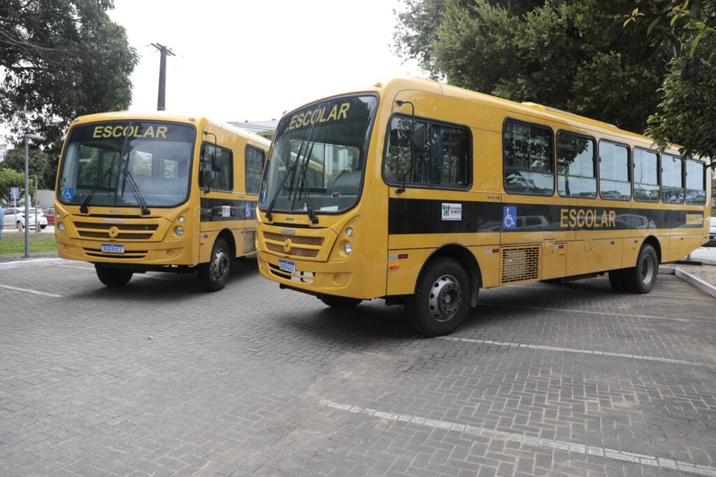 Governo do RN anuncia chegada de 65 novos ônibus escolares para municípios potiguares 7 Governo do RN entrega 21 novos ônibus escolares