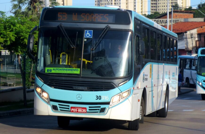 Ônibus invade quartel do Exército em Fortaleza durante tentativa de assalto