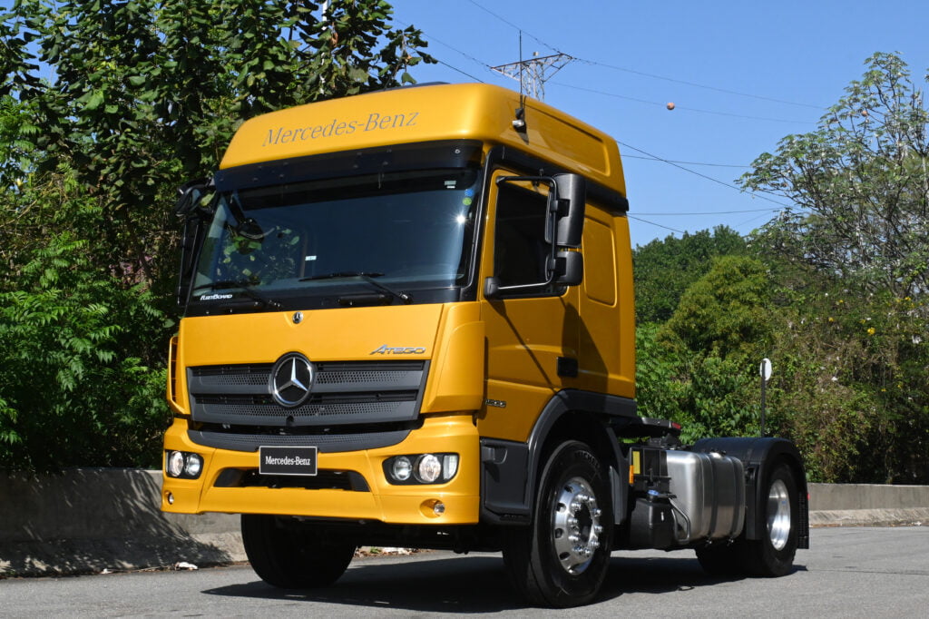Mercedes-Benz amplia linha Atego com novos modelos on-road e off-road 2 atego 1933 1