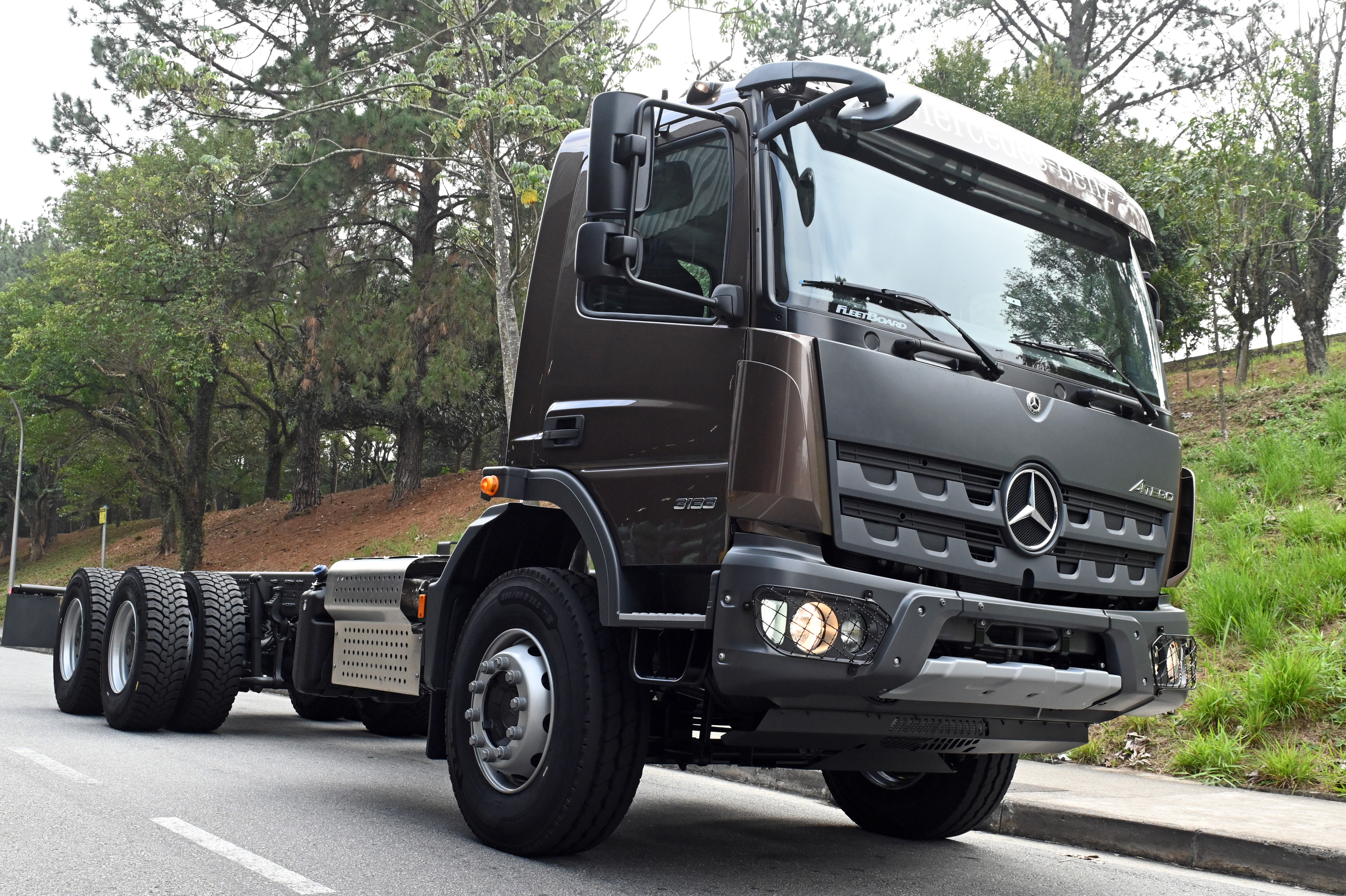 Mercedes-Benz amplia linha Atego com novos modelos on-road e off-road 3 atego 3133 3