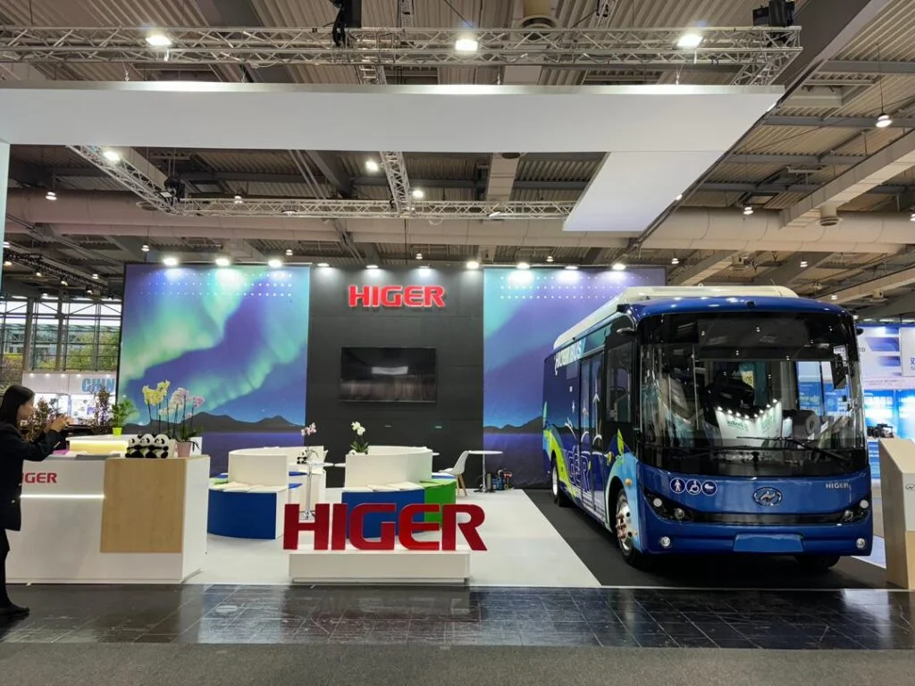 Seventy Seven　azure. Higer Bus anuncia chegada do ônibus Azure 7 no Brasil em dezembro