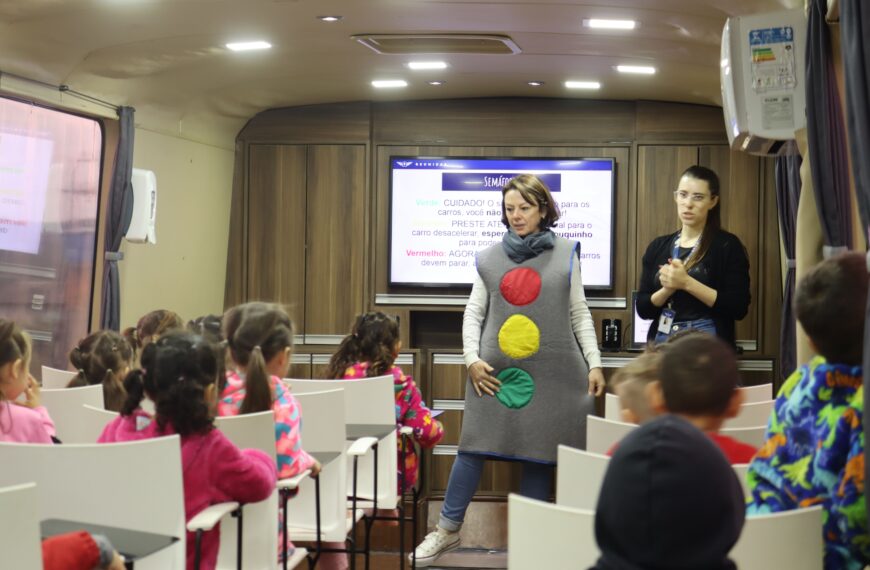 Reunidas realiza ação educativa sobre trânsito para crianças durante a Semana Nacional do Trânsito em SC