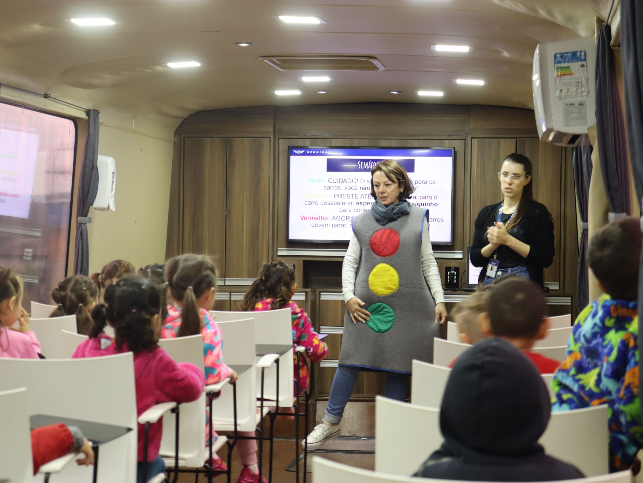 Reunidas realiza ação educativa sobre trânsito para crianças durante a Semana Nacional do Trânsito em SC