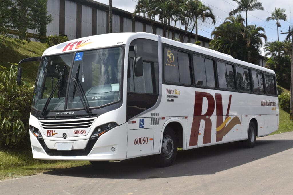 Rápido Vinhedos amplia frota com dois ônibus El Buss 320 da Busscar