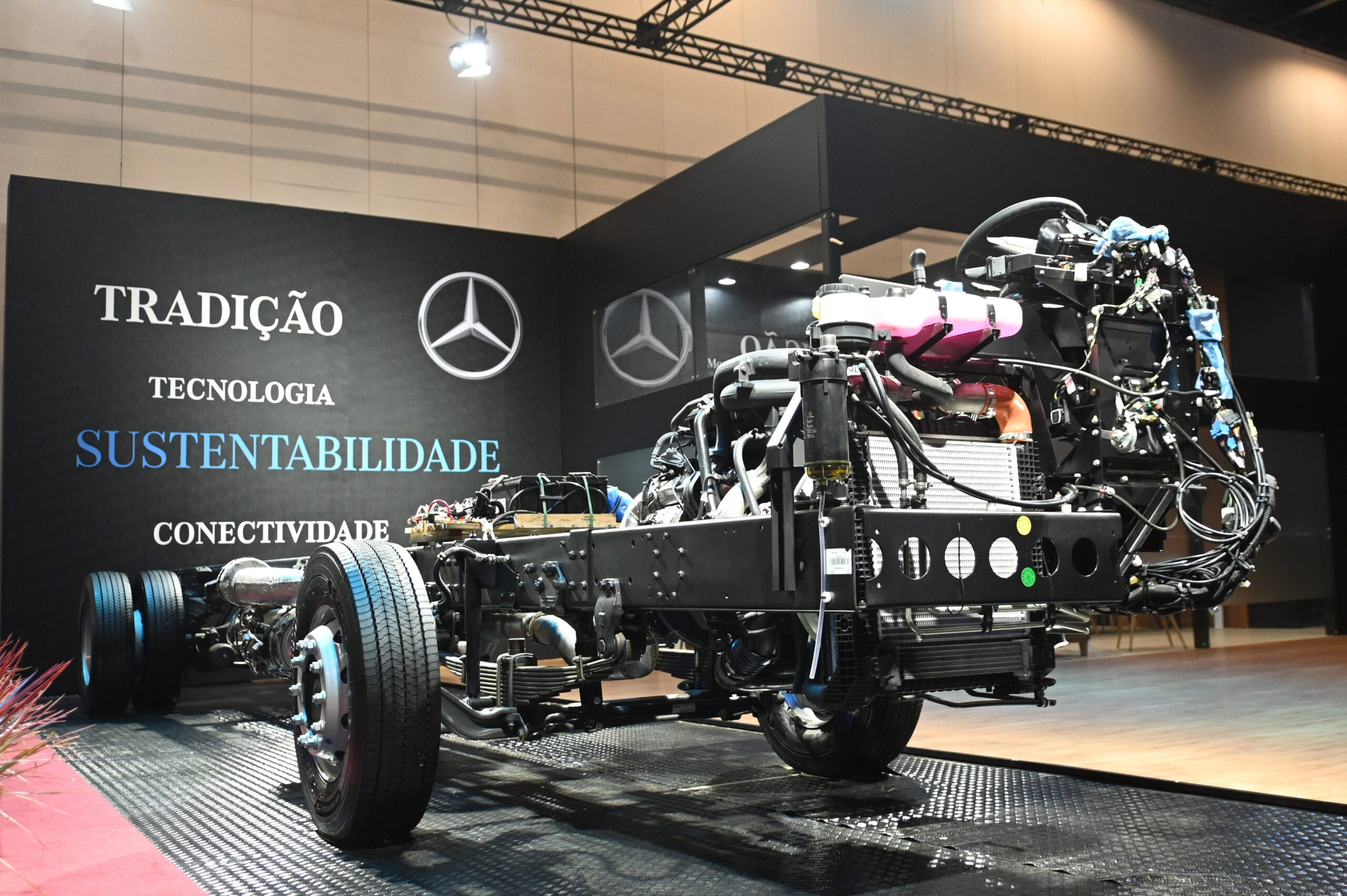 Mercedes-Benz apresenta chassi OF 1621 no evento Fretamento 2024