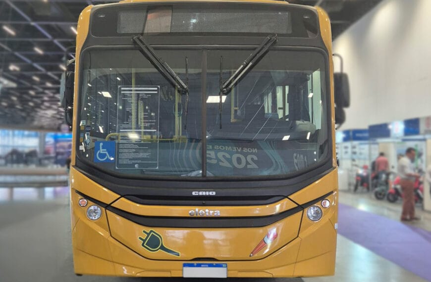 Caio e Eletra apresentam ônibus escolar elétrico no Salão da Mobilidade Elétrica em São Paulo