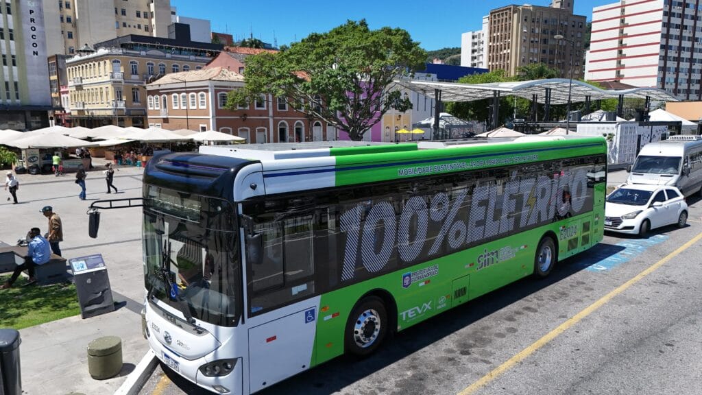 Florianópolis recebe primeiro ônibus elétrico em projeto piloto de mobilidade urbana