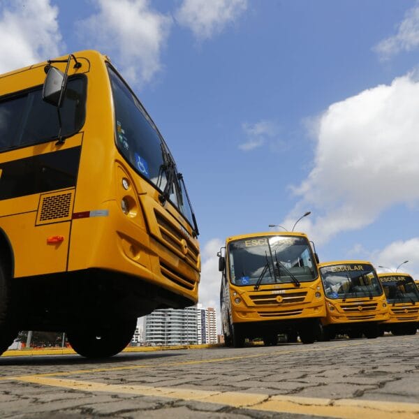 Justiça determina que União apresente plano para regulamentar transporte de estudantes da rede federal