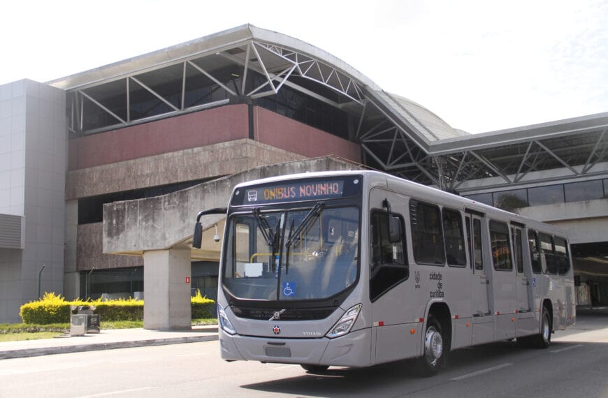 Curitiba recebe primeiras unidades de novos ônibus Volvo B320R para o sistema Ligeirinho