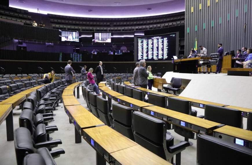 Câmara aprova projeto que prevê exames toxicológicos gratuitos para motoristas profissionais pelo SUS